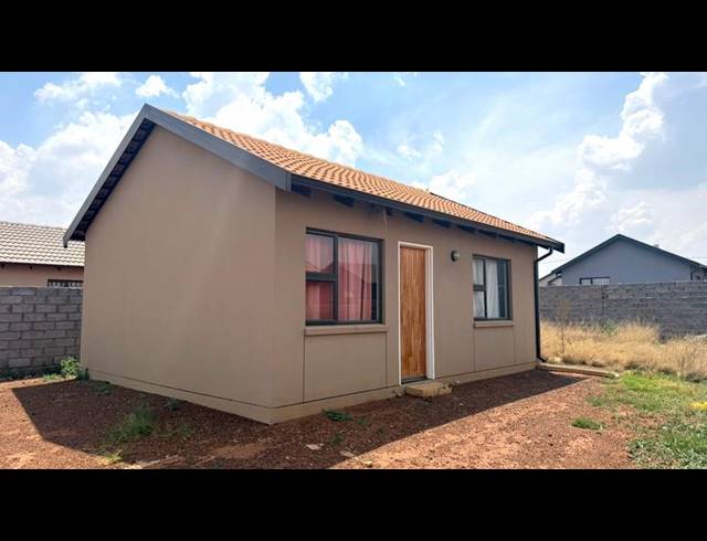 2 BEDROOM HOUSE FOR SALE IN TOEKOMSRUS